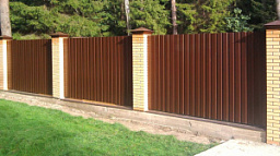 Забор из профнастила двухсторонний кирпичный коричневый